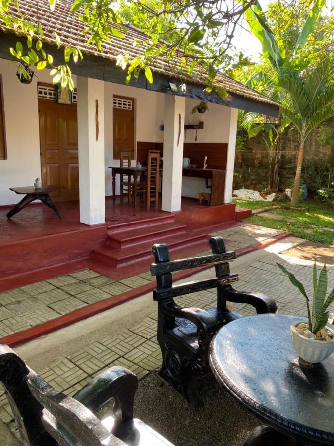 Ami Place Rooms With Kitchen Hikkaduwa Exterior photo