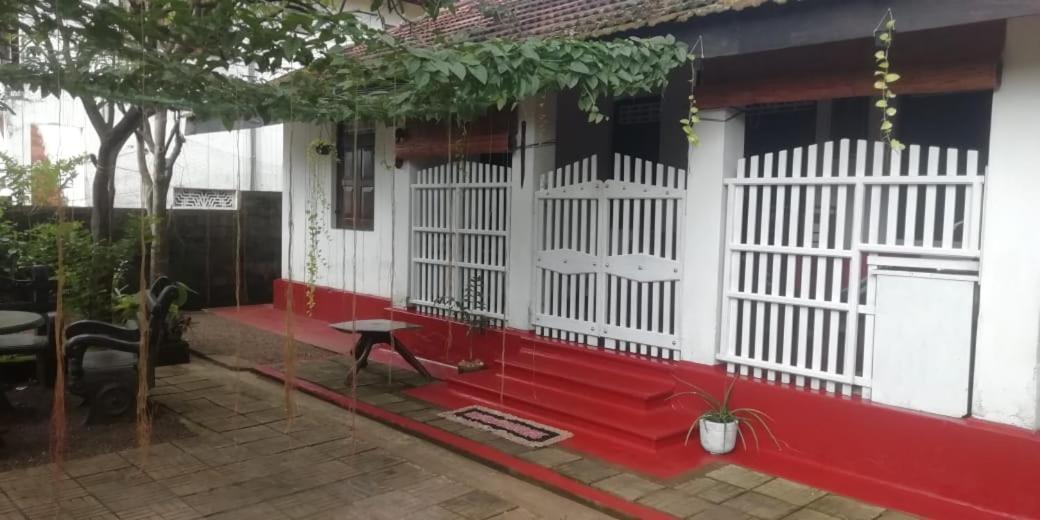 Ami Place Rooms With Kitchen Hikkaduwa Exterior photo